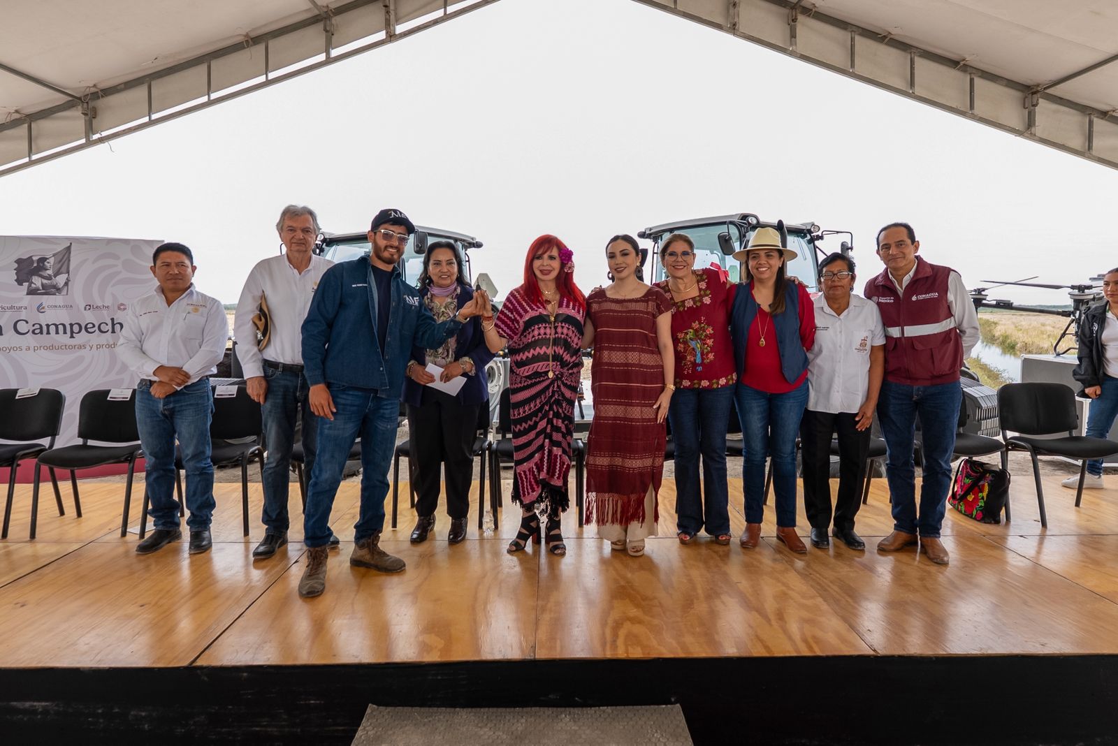 ENTREGA GOBERNADORA APOYO AGRÍCOLA EN CHAMPOTÓN