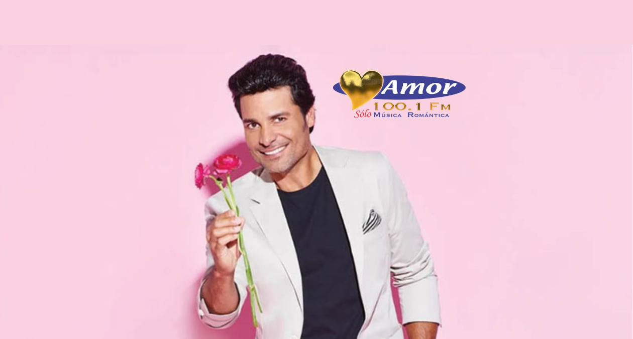Chayanne: el eterno galán que ha conquistado generaciones con su música y carisma.