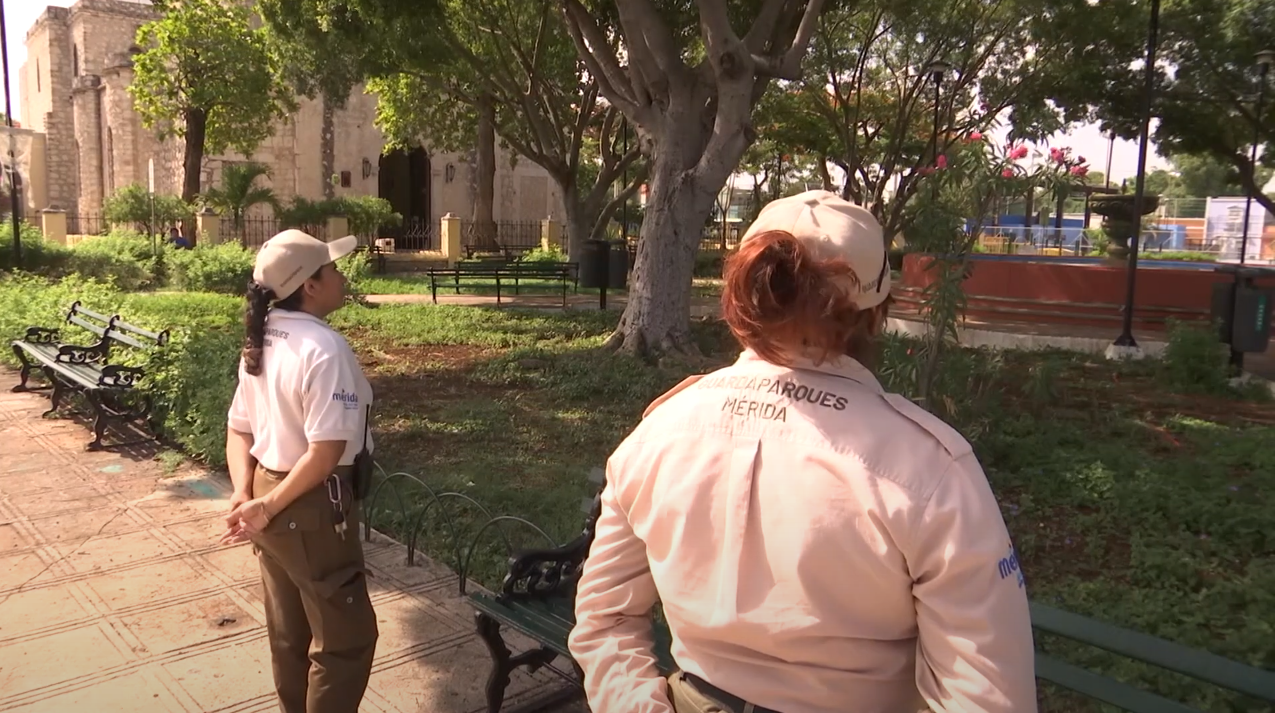GUARDAPARQUES AYUDAN A LA CONSERVACION Y PROTECCION DE LOS ESPACIOS PUBLICOS Y NATURALES DE MÉRIDA