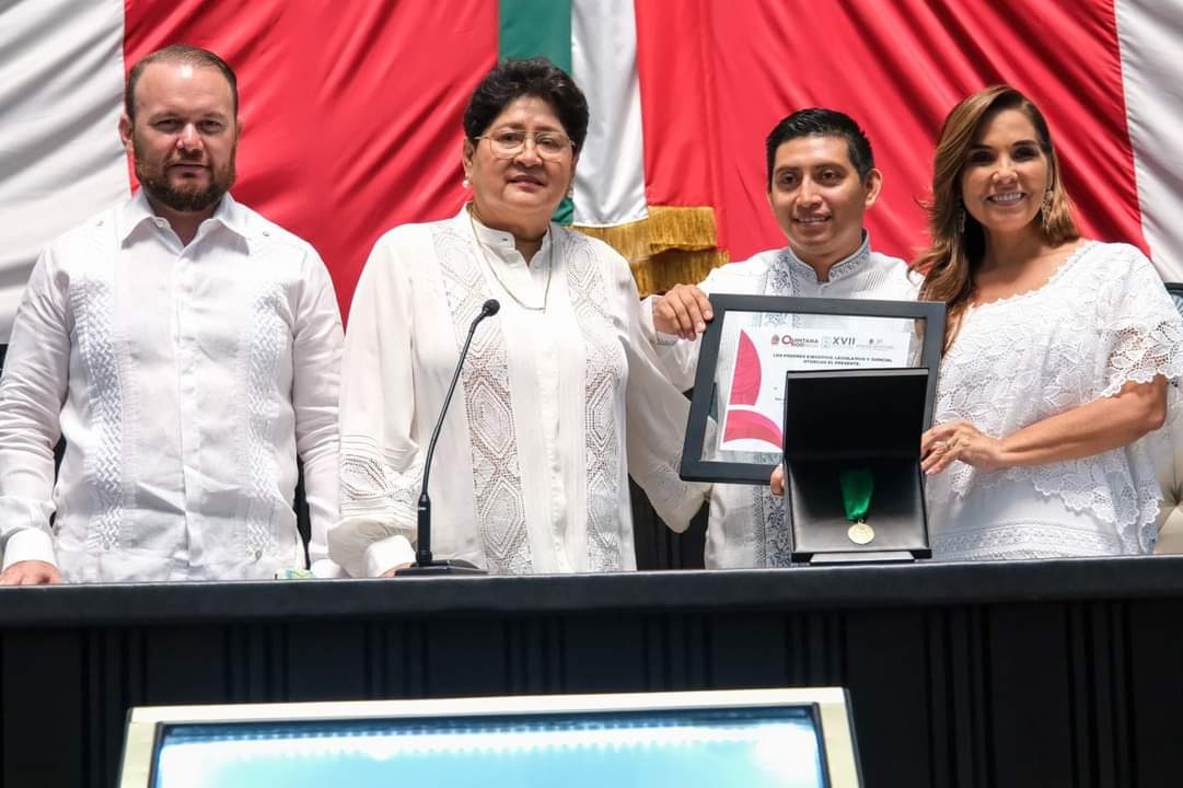 ENTREGAN MEDALLA AL MÉRITO INDÍGENA MAYA 