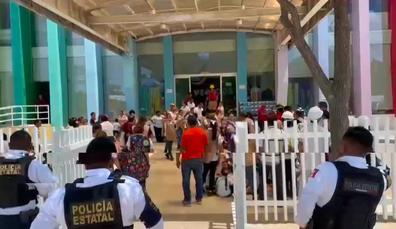 FUERTE MOVILIZACIÓN POR PARTE DE CUERPOS DE EMERGENCIA SE GENERÓ EN EL CENTRO DE DESARROLLO INFANTIL.