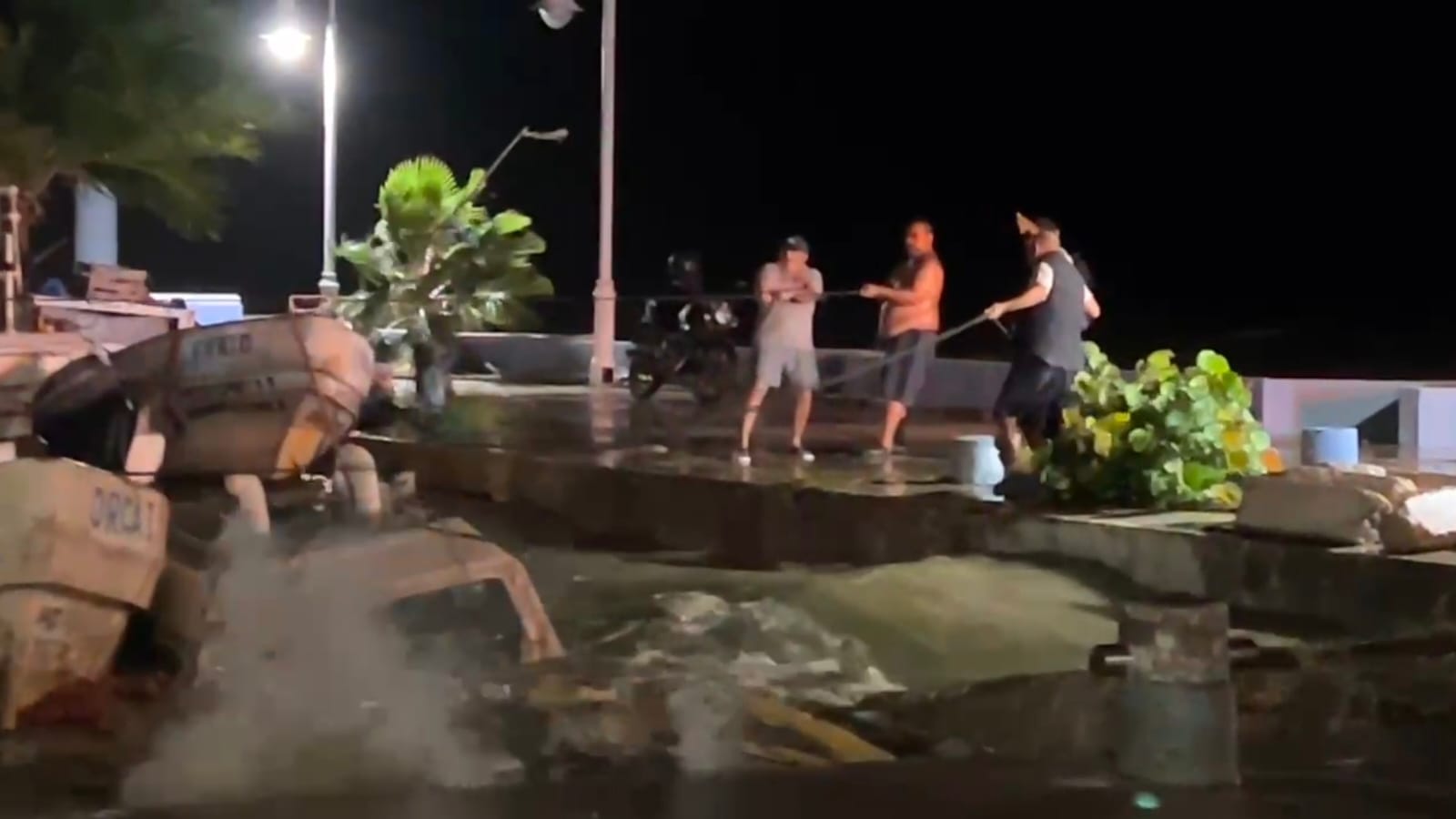 PESCADORES FUERON AUXILIADOS POR LA INPESCA Y SEDUMOP