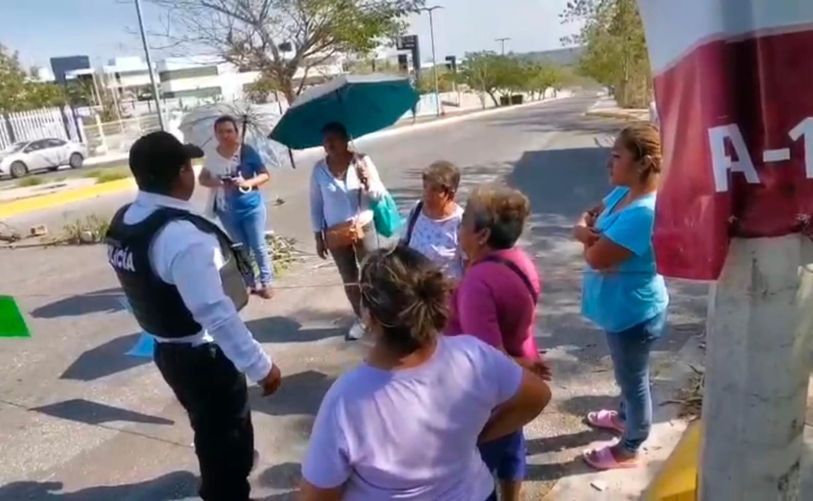 DENUNCIAN VECINOS AFECTACIONES POR TRABAJOS DEL TREN LIGERO