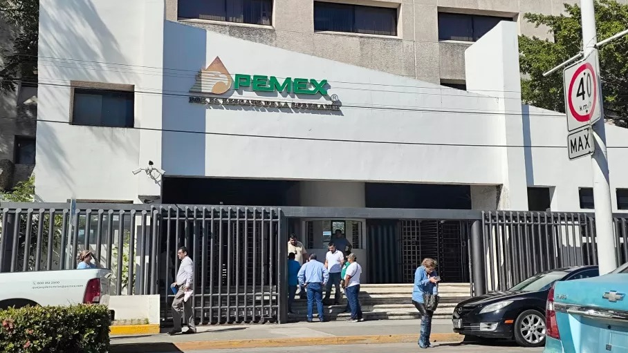 PEMEX PROMETE SALDAR DEUDA A EMPRESARIOS CARMELITAS