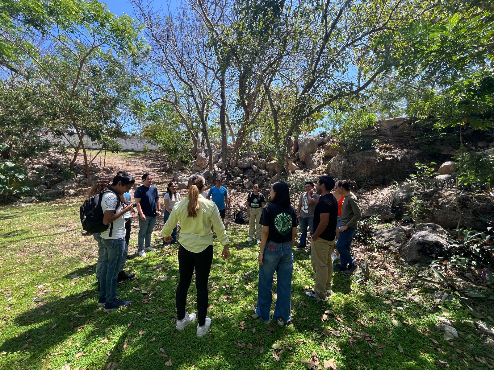 JÓVENES SIEMBRAN CONCIENCIA VERDE EN EL CORAZÓN DE MÉRIDA