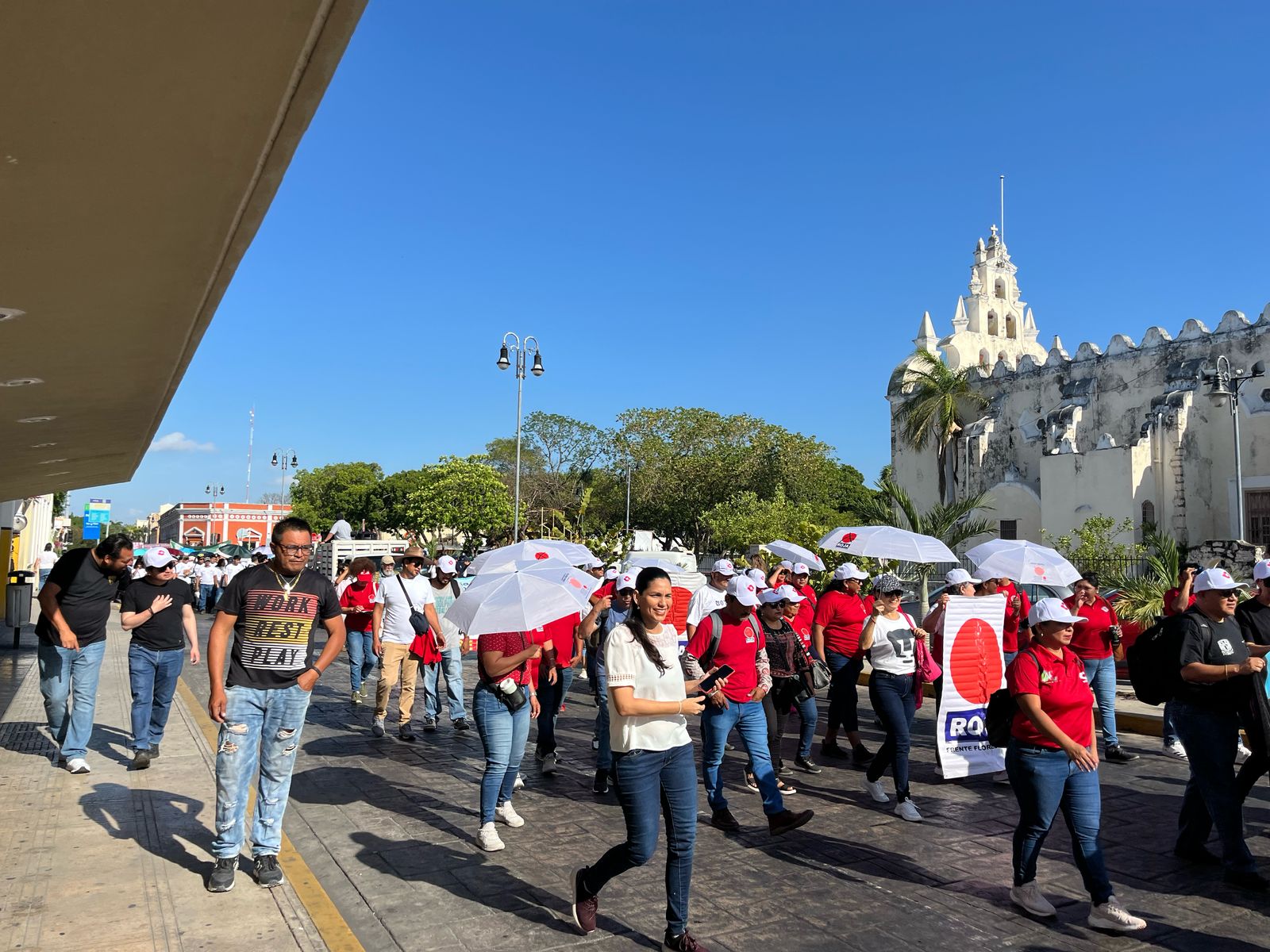 CONMEMORAN DIA DEL TRABAJO CON MARCHA