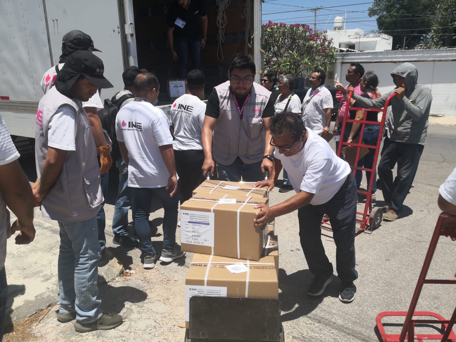 ARRIBA MATERIAL ELECTORAL A YUCATÁN