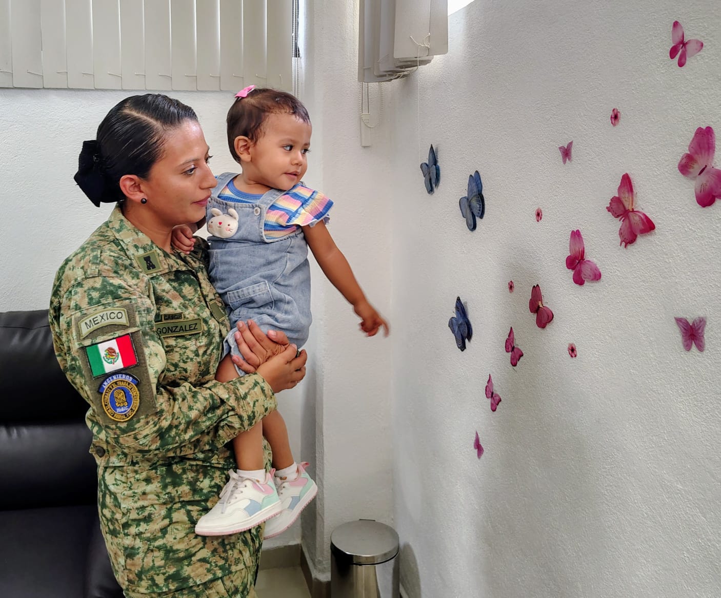 MUJERES MILITARES COMBINAN SU LABOR CON LA MATERNIDAD