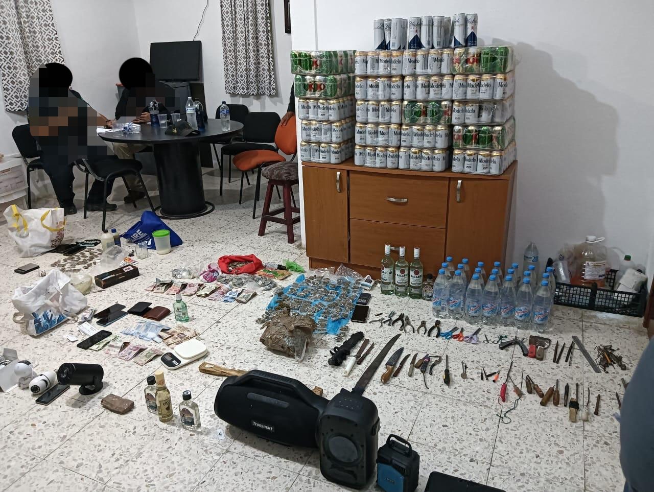DECOMISAN GRAN CANTIDAD DE OBJETOS DURANTE OPERATIVO EN CERESO DE CIUDAD DEL CARMEN