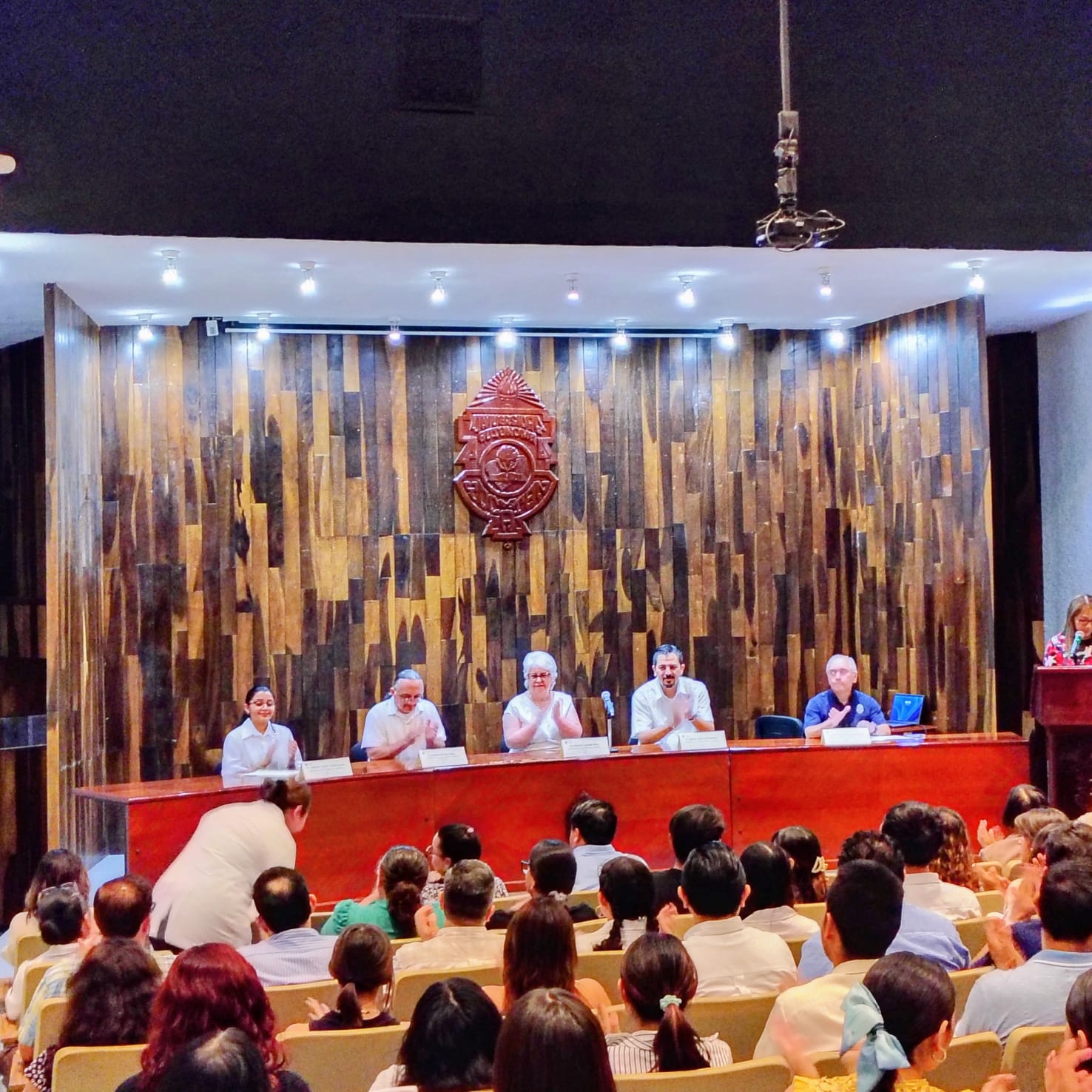 BUSCAN QUE JOVENES SE INTERESEN POR LA CIENCIA Y LA INVESTIGACION