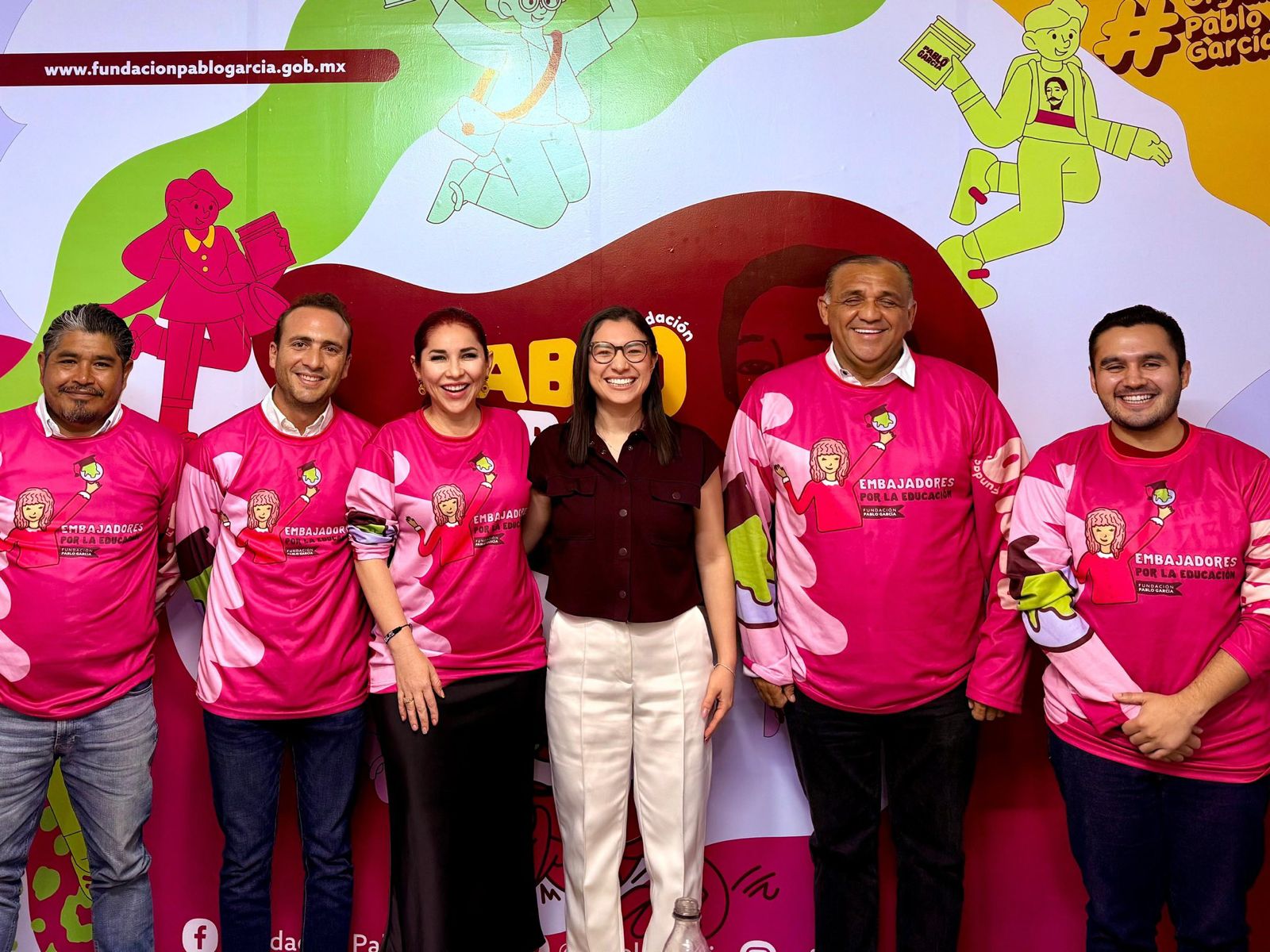 PRESENTAN A LOS EMBAJADORES POR LA EDUCACIÓN