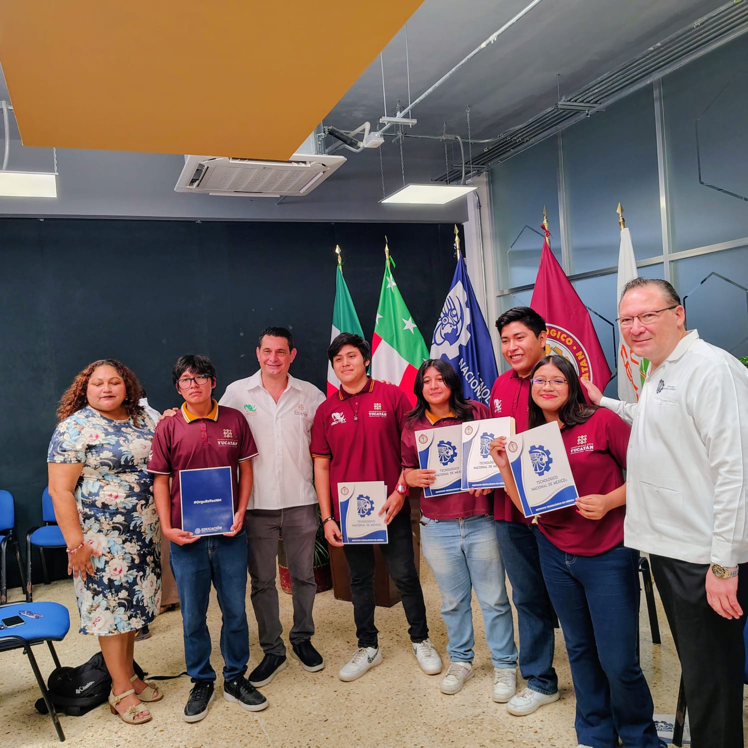 TEC MÉRIDA DA BIENVENIDA A  ALUMNOS DEL CECYTEY