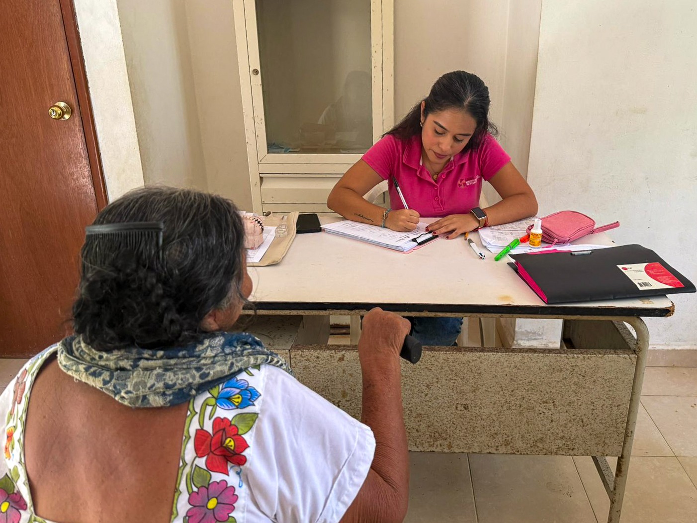 LLEVAN SERVICIOS GRATUITOS A MUJERES DE HOPELCHÉN