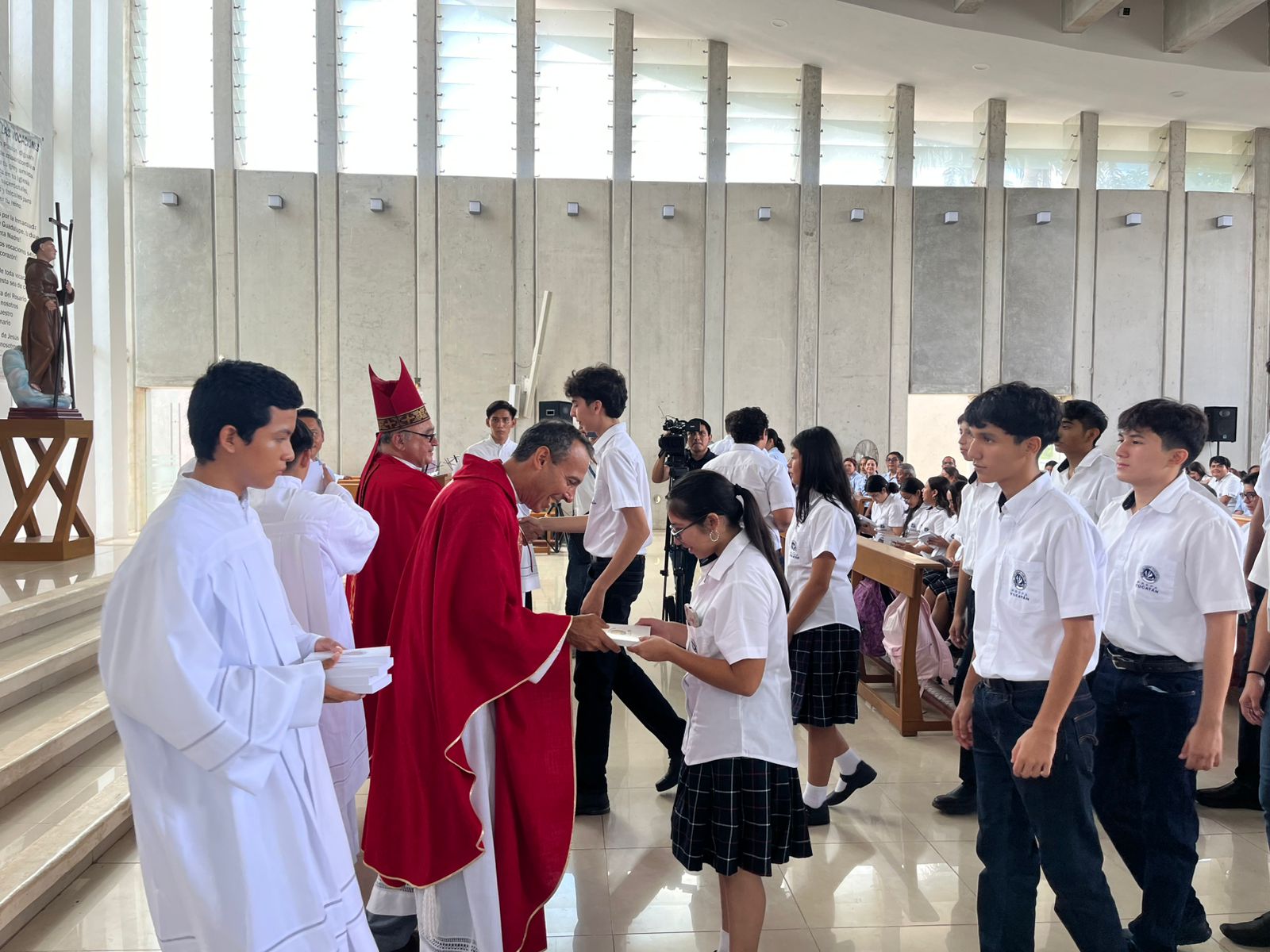 SEMINARIO MAYOR RECIBIO A LOS ALUMNOS DE NUEVO INGRESO DE LA PREPARATORIA YUCATAN