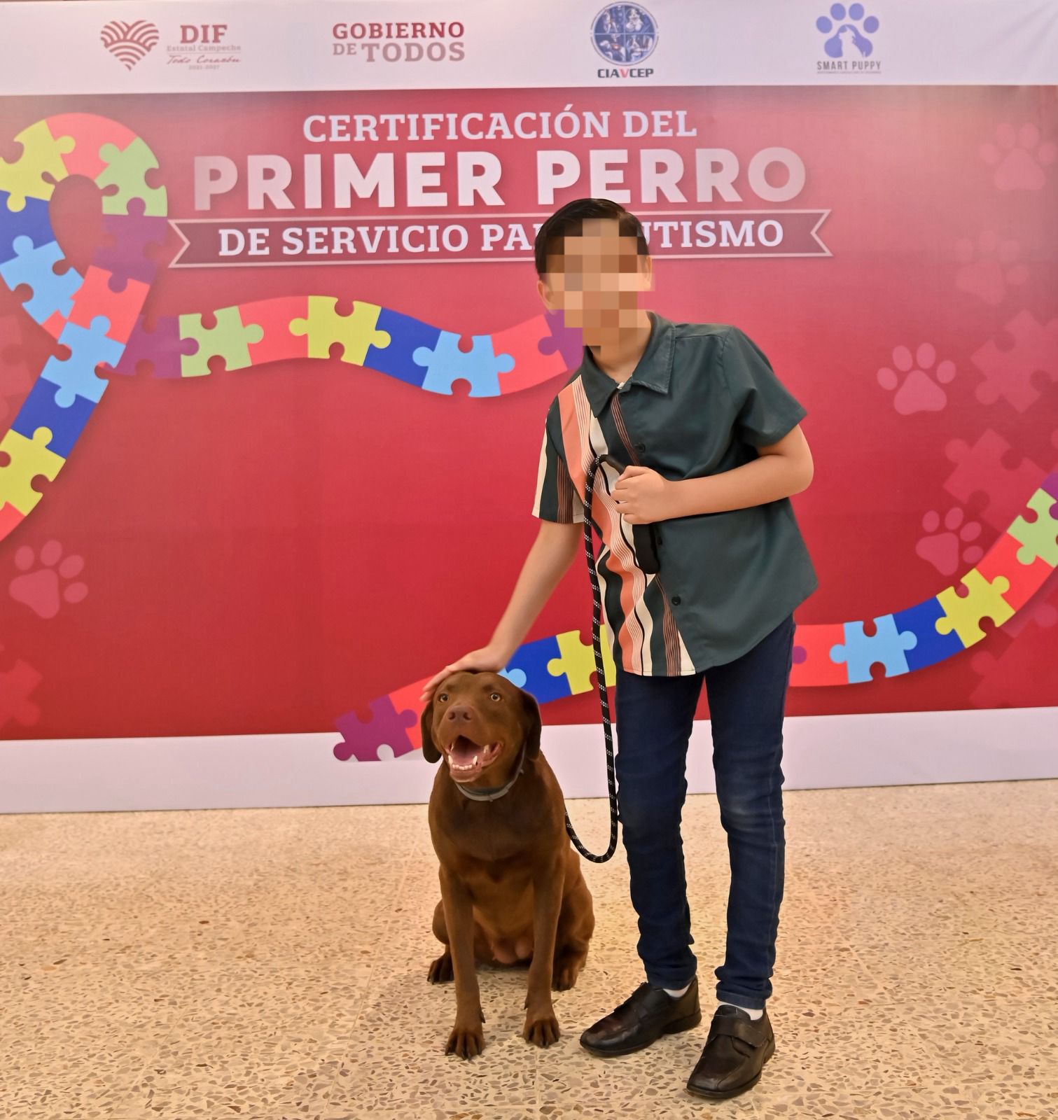 CERTIFICARON AL PRIMER PERRO DE SERVICIO PARA AUTISMO EN CAMPECHE.