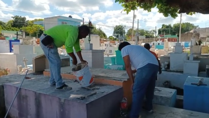  REALIZAN LABORES DE LIMPIEZA EN CEMENTERIOS PREVIO A DIA DE MUERTOS