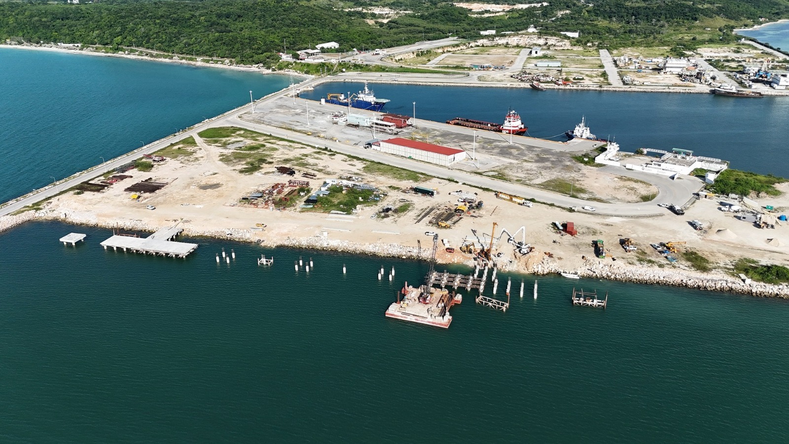 AVANCE DEL 58 % EN CONSTRUCCIÓN DEL MUELLE CON DUQUES DE ALBA EN EL PUERTO DE SEYBAPLAYA