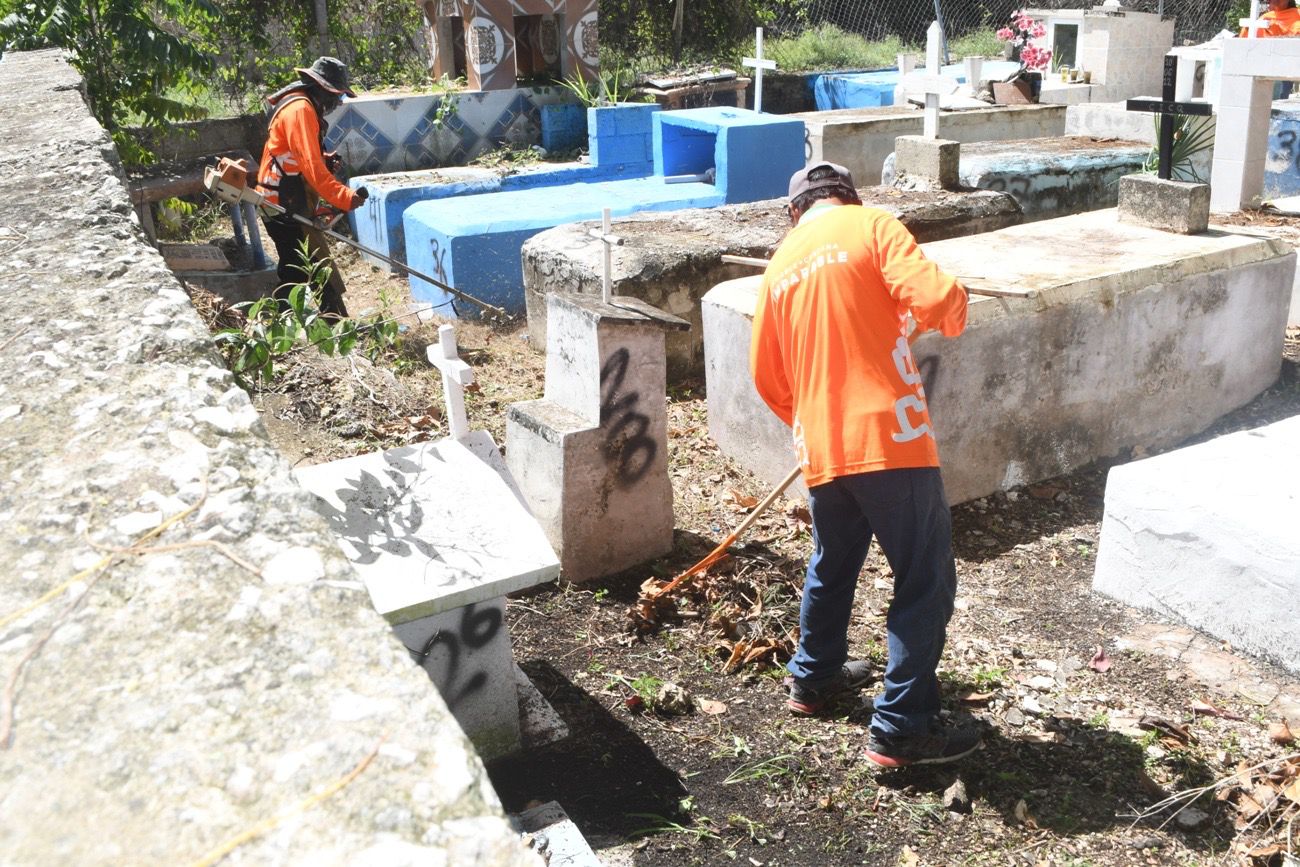 ALCALDÍA DE CAMPECHE CONTINÚA PREPARANDO LOS CEMENTERIOS DE LA CIUDAD