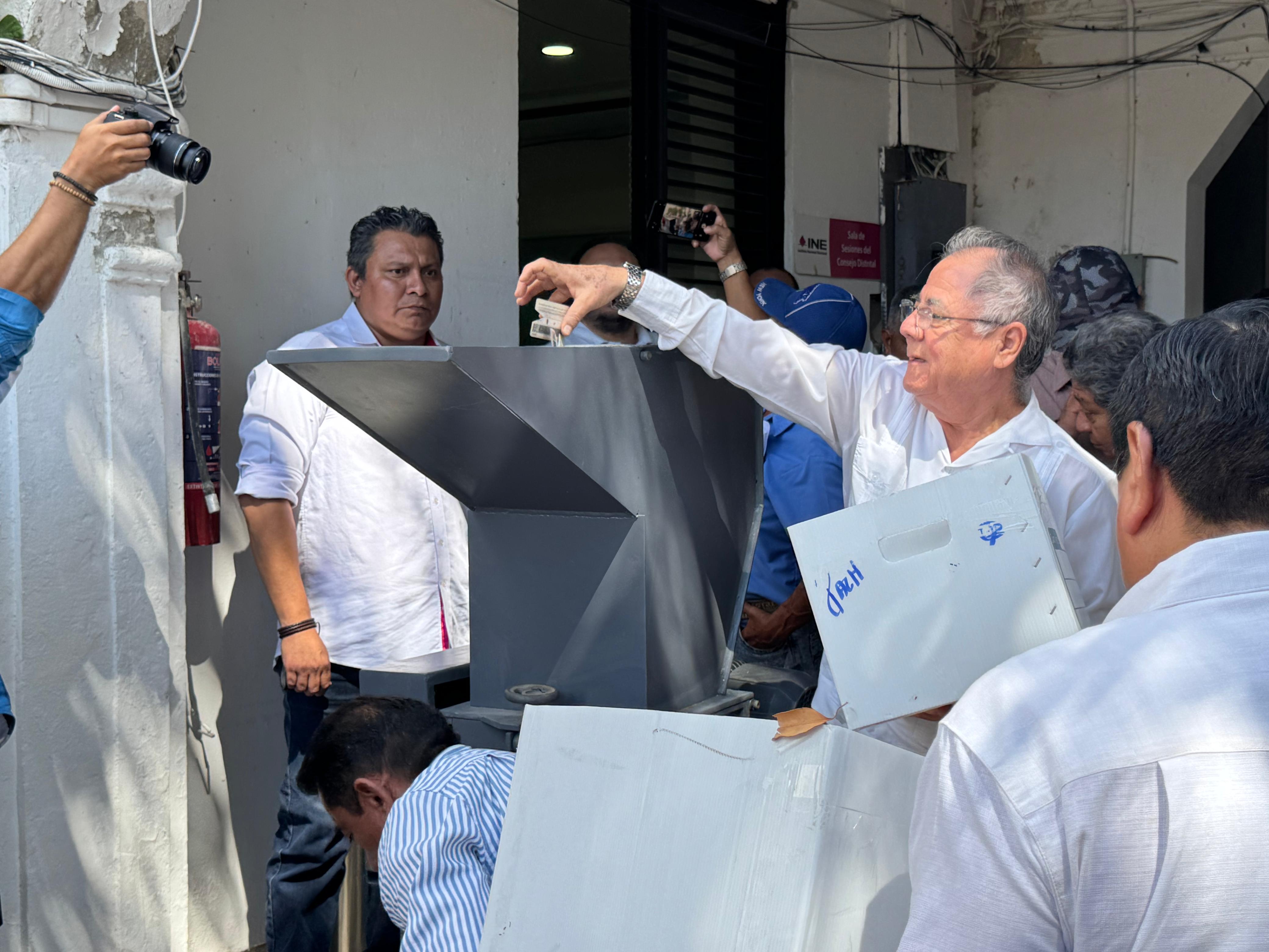 INE CAMPECHE DESTRUYE CREDENCIALES NO VIGENTES
