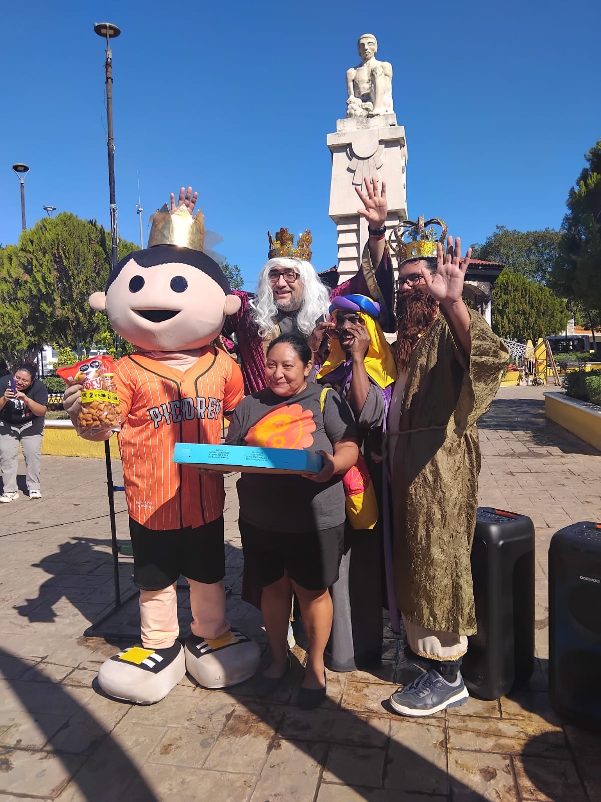  LA CARAVANA DE LA COMADRE 98.5 VISITA KANASÍN