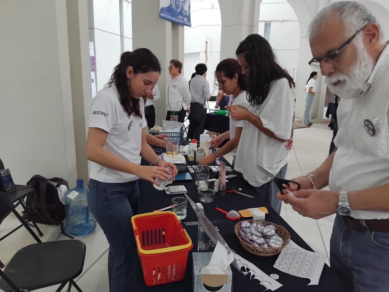 BUSCAN VISIBILIZAR EL PAPEL DE LAS MUJERES ENLA CIENCIA