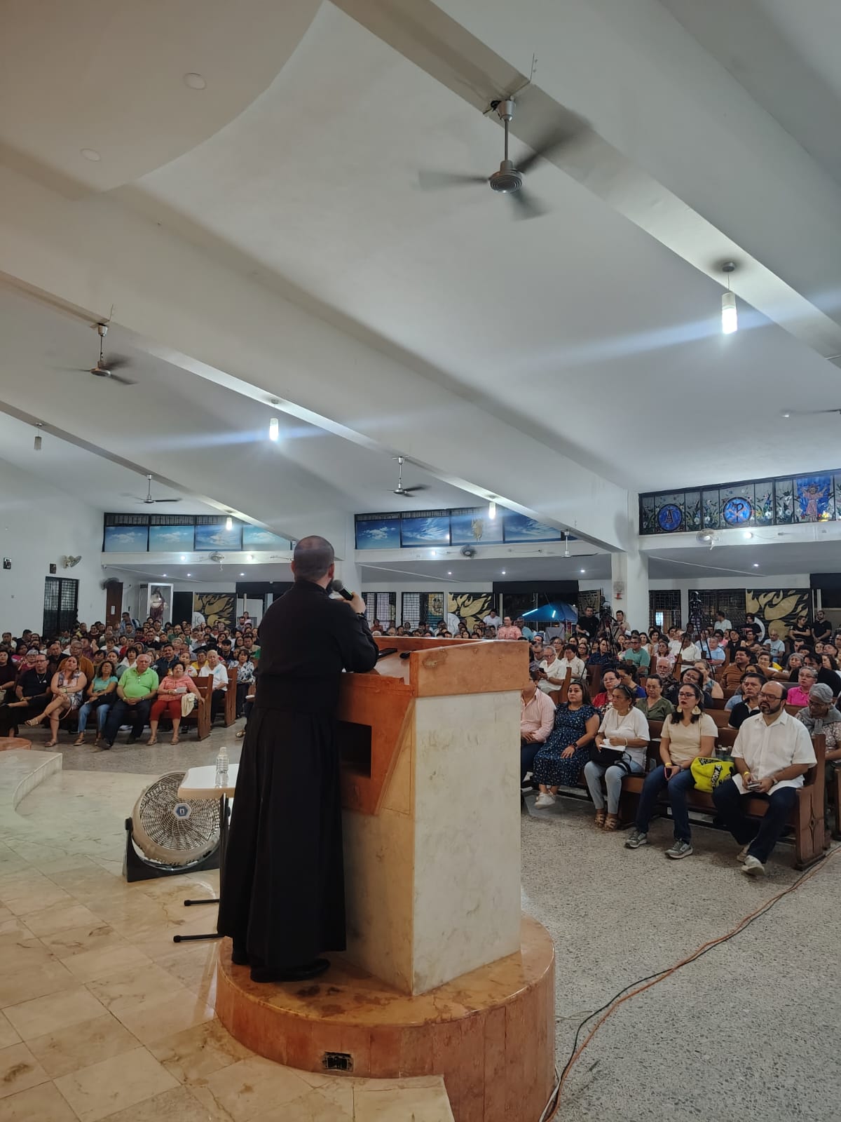 EN LA PARROQUIA DE CRISTO REY SE HABLO SOBRE EL EXORCISMO 