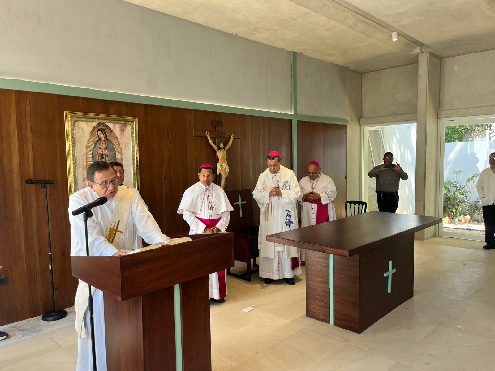 BENDICEN CAPILLAS DE VELACION Y CRIPTAS DE LA CASA DE LA CRISTIANDAD
