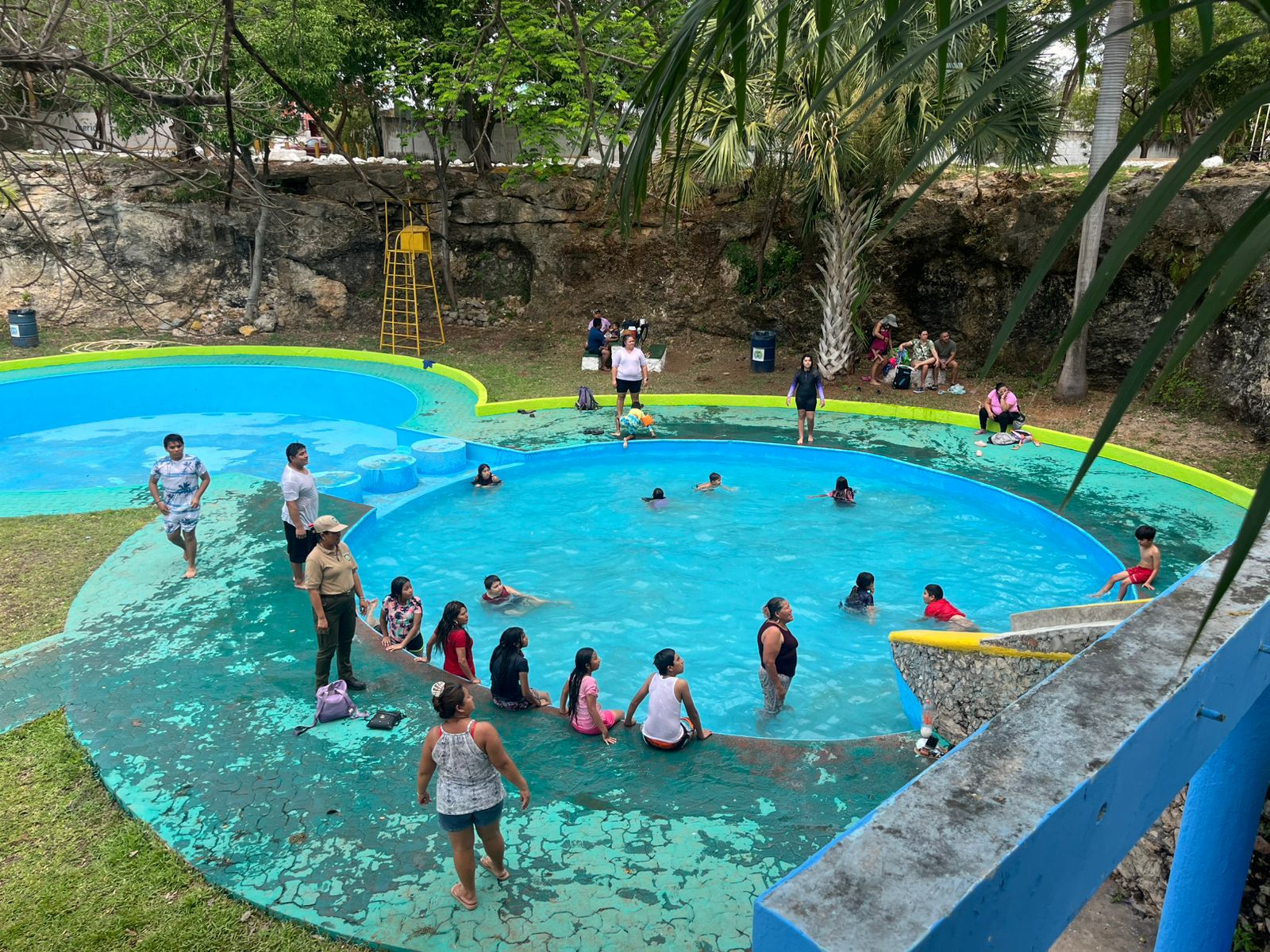 EL ACUAPARQUE PONE SUS PISCINAS A DIPOSICION DE LAS FAMILIAS