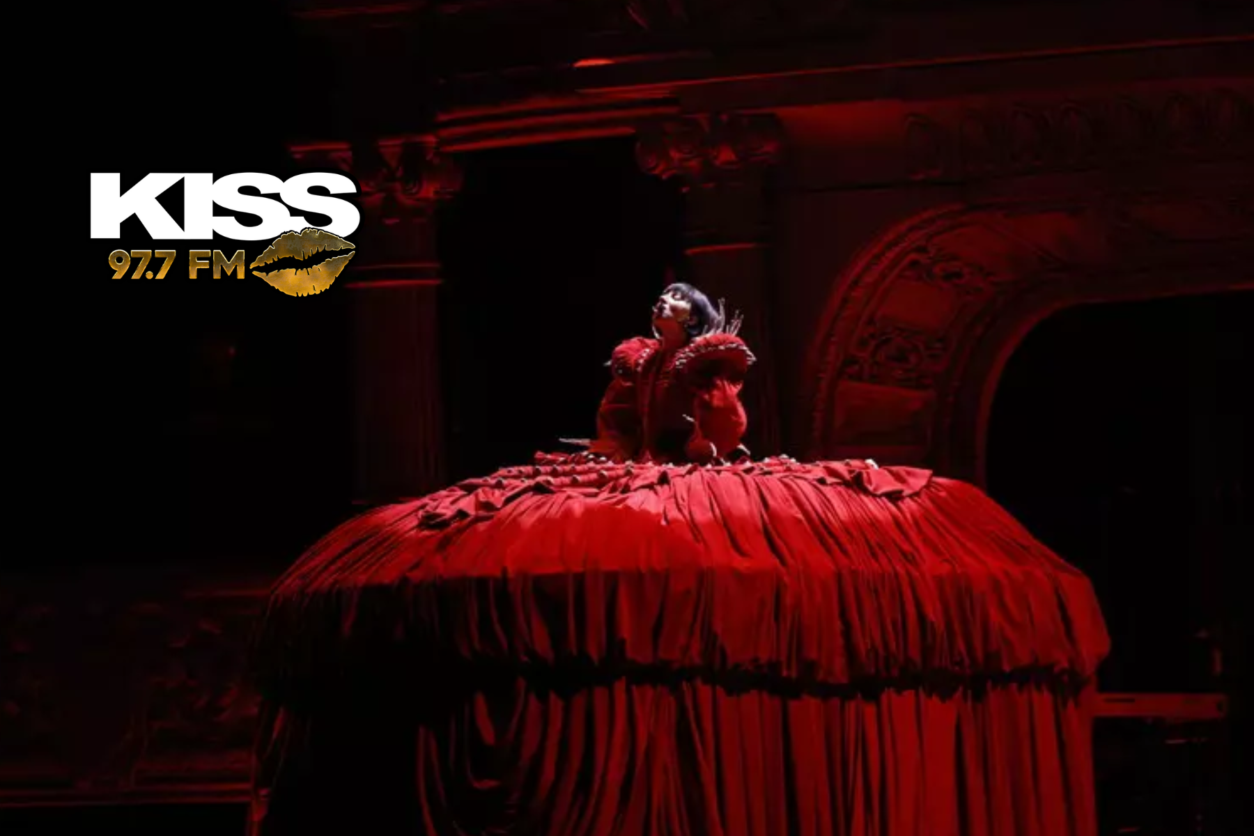 Lady Gaga sorprende en Milán con su ópera pop gótica