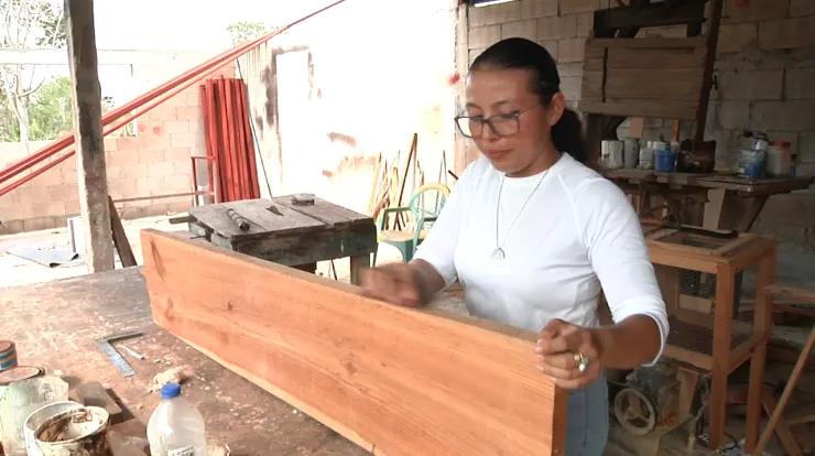 MUJERES DEMUESTRAN QUE LOS OFICIOS NO TIENEN GENERO Y NO ESTAN PELEADOS CON LA MATERNIDAD