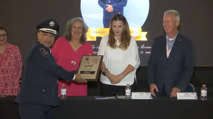 RECONOCEN A POLICIAS QUE FORMAN PARTE DEL PROGRAMA D.A.R.E