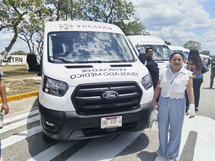 MUNICIPIOS DE YUCATAN RECIBEN AMBULANCIAS