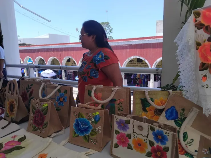 ARTESANAS DE CHOLUL LLEVAN SU TALENTO AL LUCAS DE GÁLVEZ