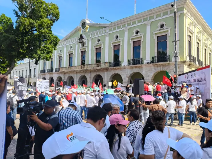 TRABAJADORES TOMAN EL CENTRO DE MÉRIDA Y EXIGEN SALARIOS DIGNOS