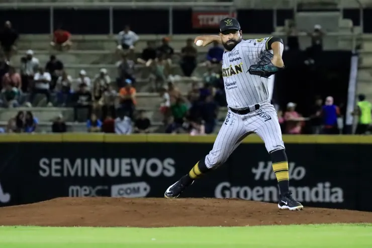 CÉSAR VALDEZ  RECIBE 6 CARRERAS CON 55 LANZAMIENTOS 