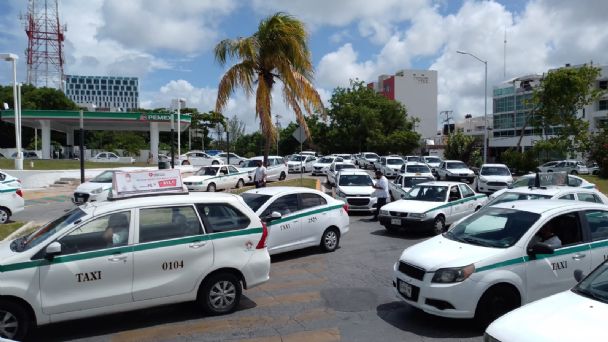 ANUNCIAN TAXISTAS DE CANCÚN MOVILIZACIÓN PROGRAMADA PARA ESTE FIN DE SEMANA