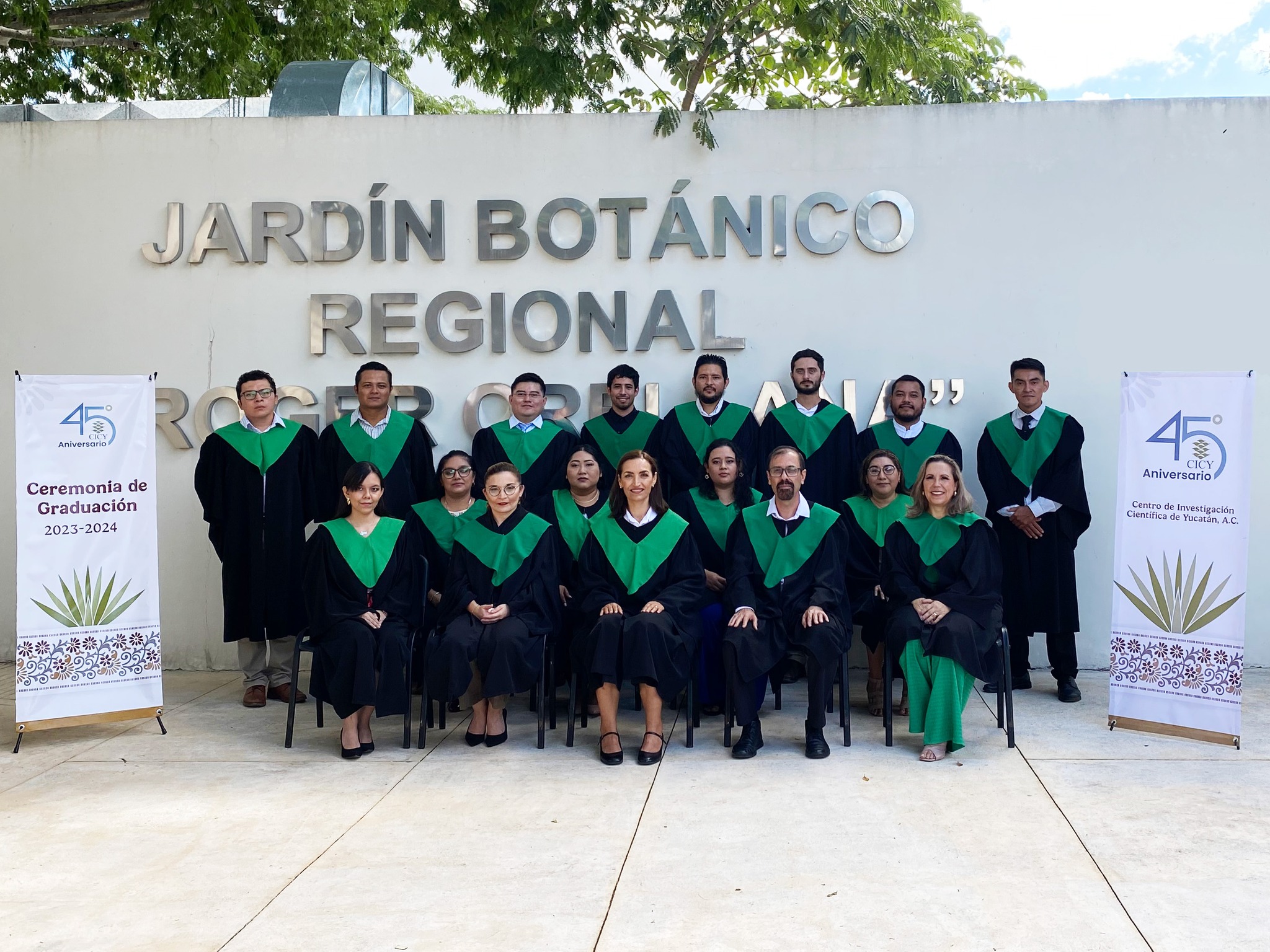 SE GRADUAN DE POSGRADO EN EL CICY