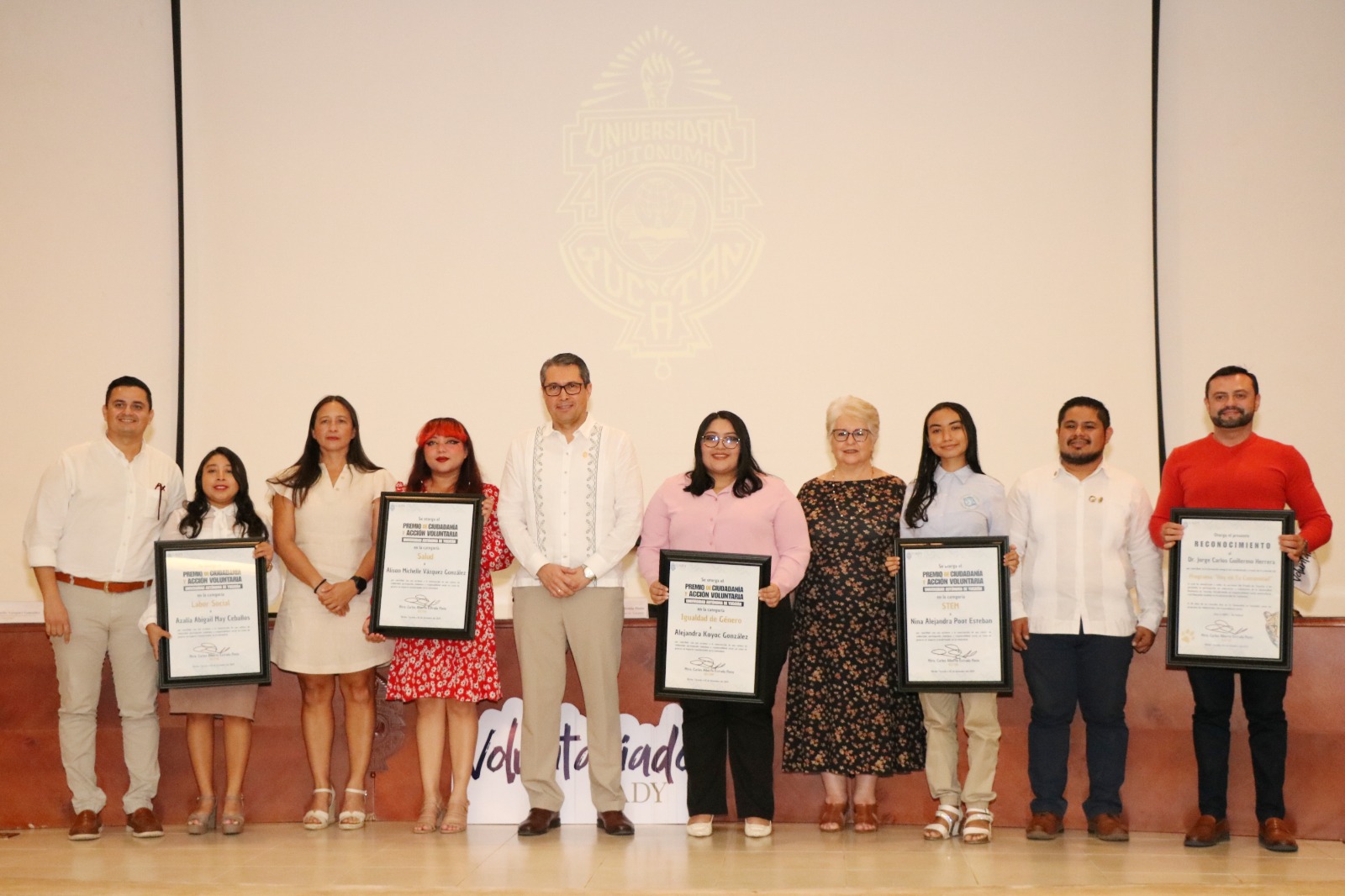 RECONOCEN LABORA ALTRUISTA DE LA UADY