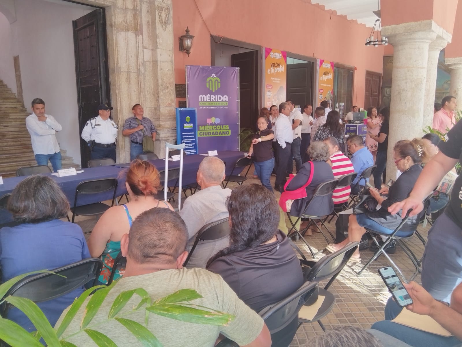 ESCUCHA CECILIA PATRÓN A LOS MERIDANOS EN MIÉRCOLES CIUDADANO