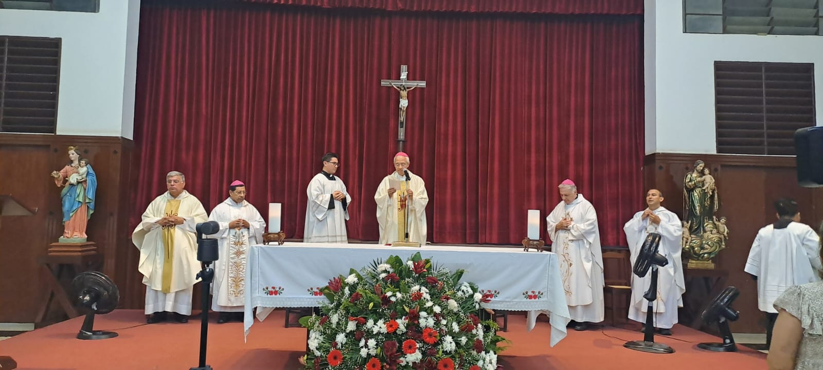 CELEBRAN TRES DÉCADAS DE SERVIR A DIOS