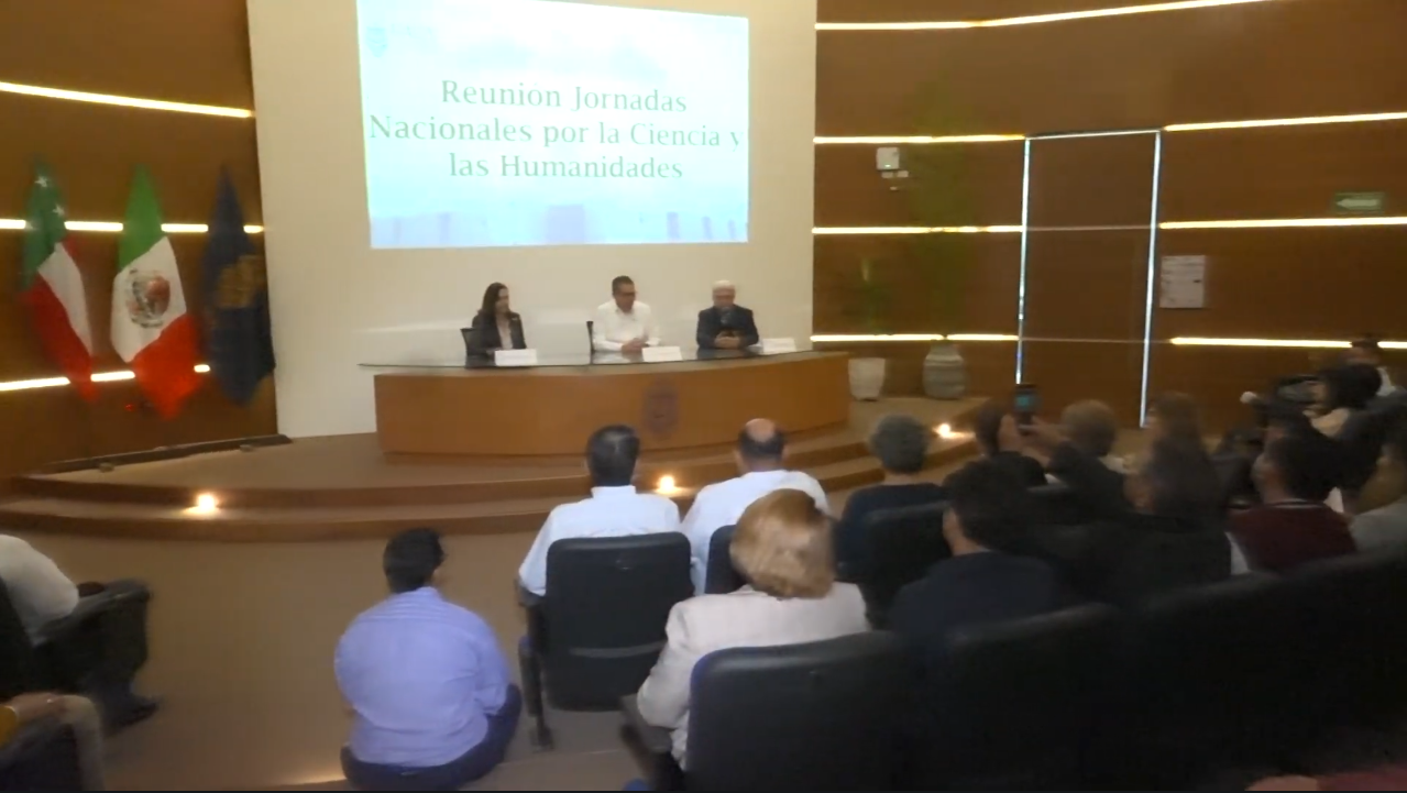 BUSCAN ADENTRAR A ESTUDIANTES EN EL MUNDO DE LA CIENCIA