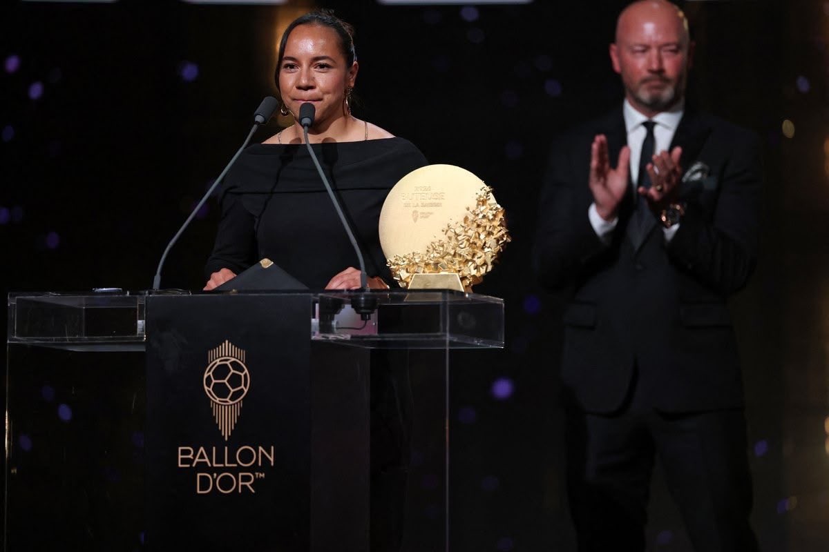 PRESIDENTA CLAUDIA SHEINBAUM FELICITA A CHARLYN CORRAL TRAS GANAR BALÓN DE ORO