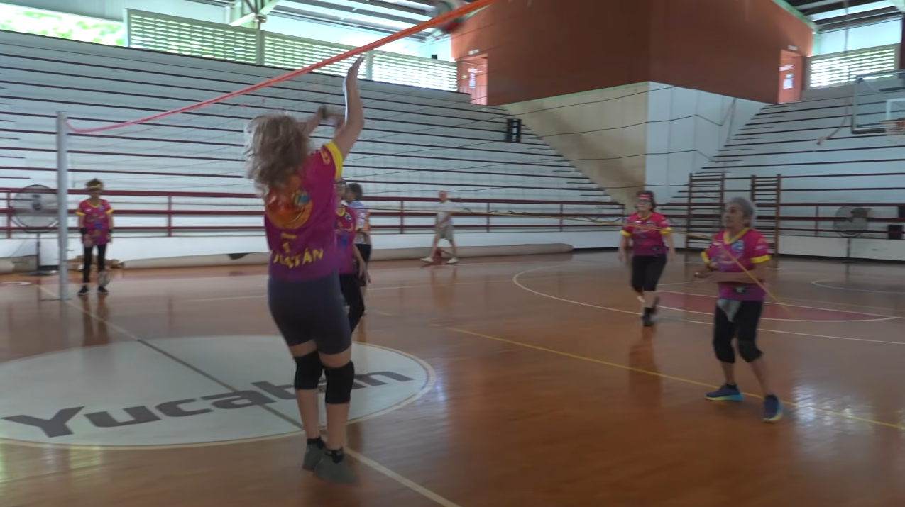 MUJERES JUBILADAS ENCUENTRAN EN EL CACHIBOL UN ESTILO DE VIDA