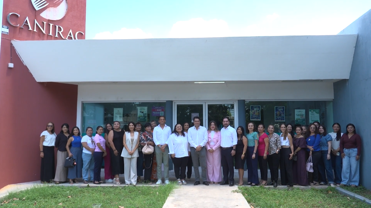 CAPACITAN A MUJERES RESTAURANTERAS