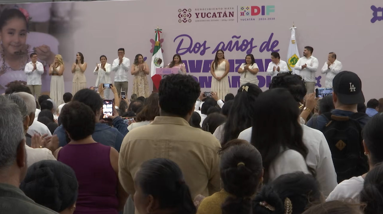 LA PRESIDENTA HONORARIA DEL DIF ESTATAL, WENDY MENDEZ, PRESENTÓ SU SEGUNDO INFORME DE ACTIVIDADES 