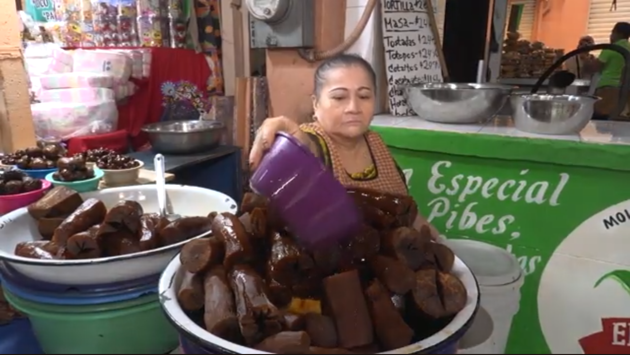 VENDEDORES YUCATECOS SE PREPARAN PARA HANAL PIXAN CON DULCES TRADICIONALES