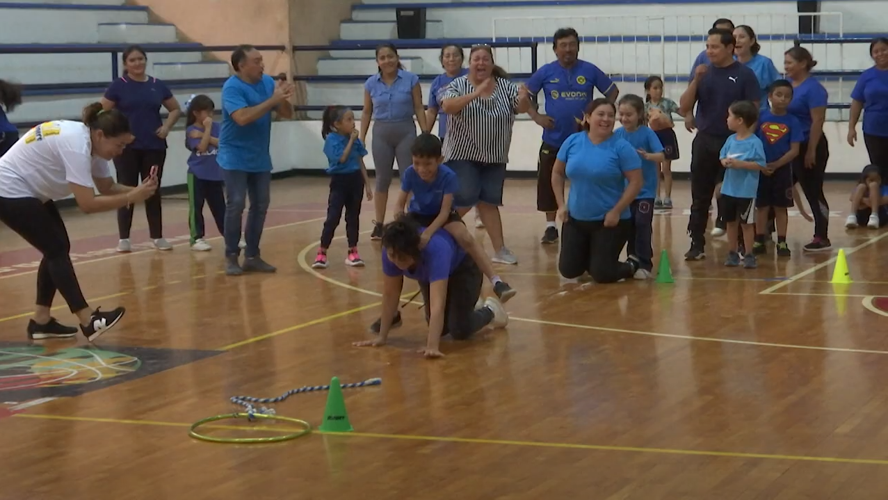 PADRES Y ESTUDIANTES CELEBRAN EL DIA DE LA FAMILIA
