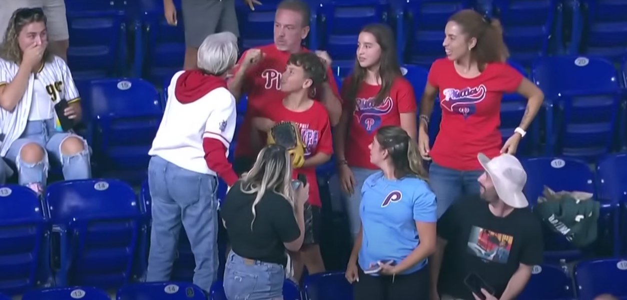 "PHILLIES KAREN": la fanática que indignó el béisbol tras arrebatarle una pelota a un niño