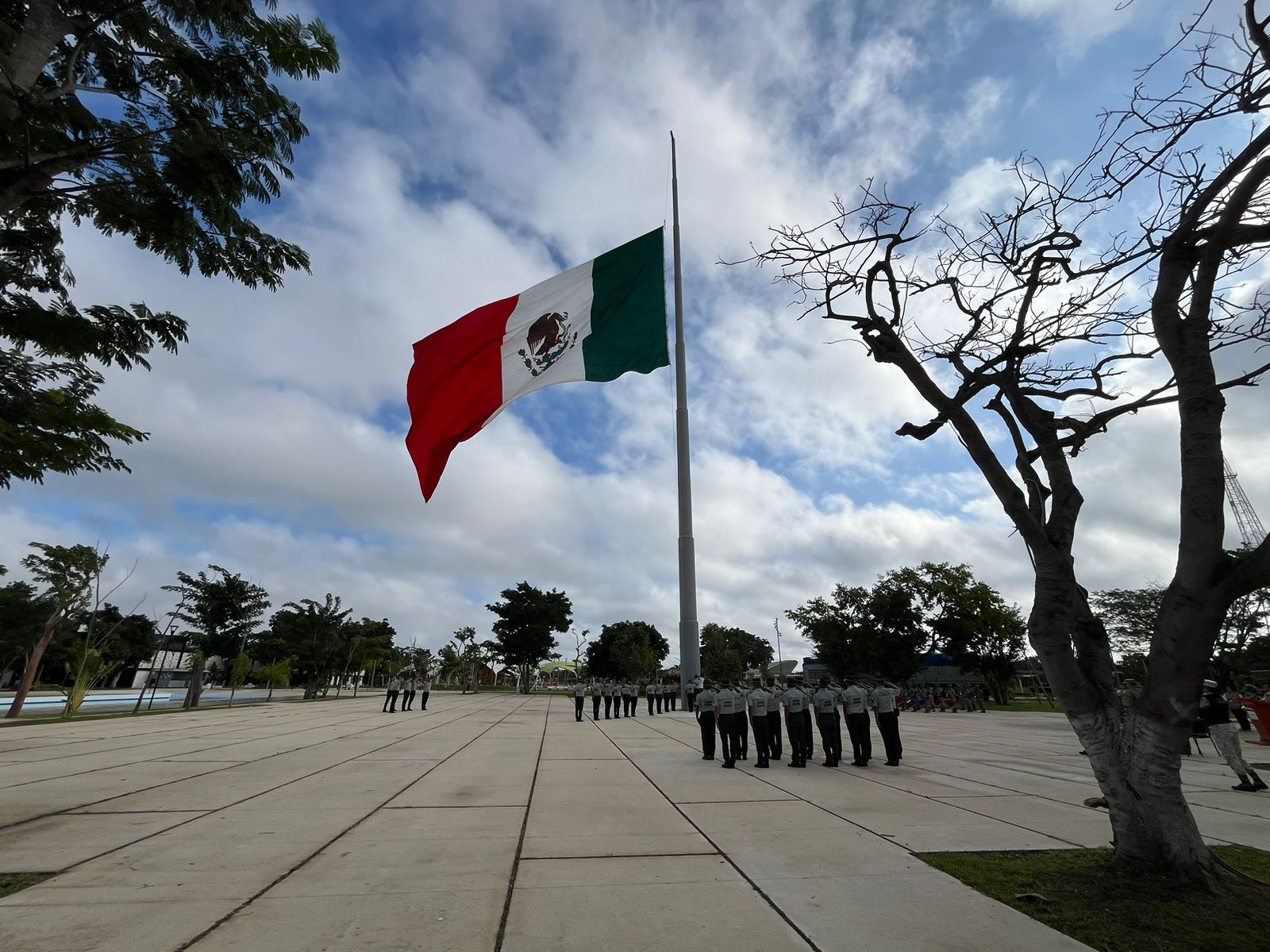 SE PREPARAN PARA FESTEJAR EL PRIMER ANIVERSARIO DE LA PLANCHA