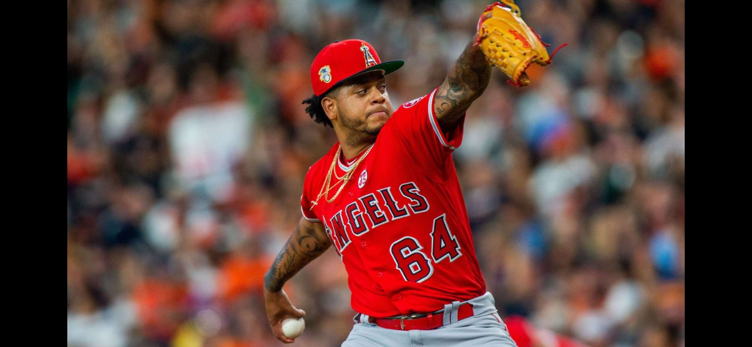 DOMINICANO FÉLIX PEÑA A LEONES 